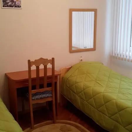 Universitetskaya Hostel *
